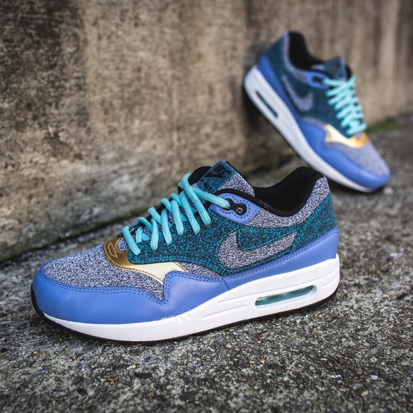 Nike Shoes - ️Women's Nike Air Max 1 SE ( Size 7)